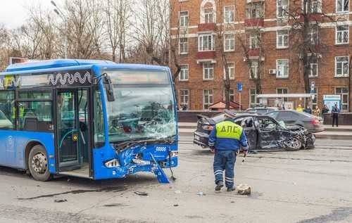 How to avoid bus accidents in Florida as a pedestrian or cyclist